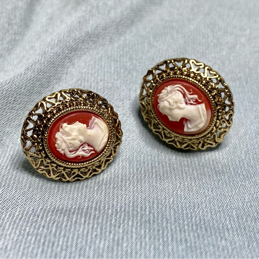 Vintage Cameo Earrings